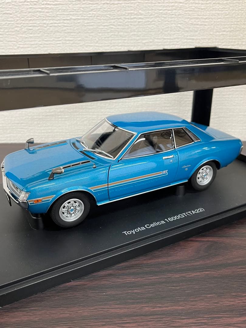 オートアート1/18トヨタ セリカ 1600GT ターコイズブルー