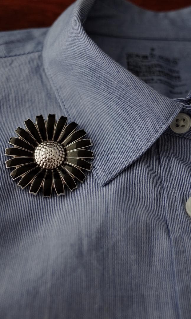 デンマーク◆デイジーフラワーシルバーブローチ◆ブラックエナメル◆アンティーク