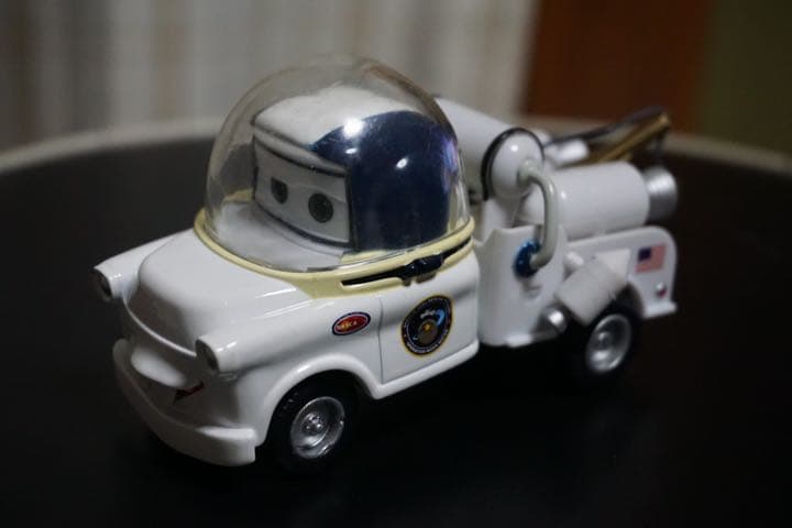 カーズ　ミニカー　ファルコンホーク　メーター　宇宙　3体セット　マテル　？