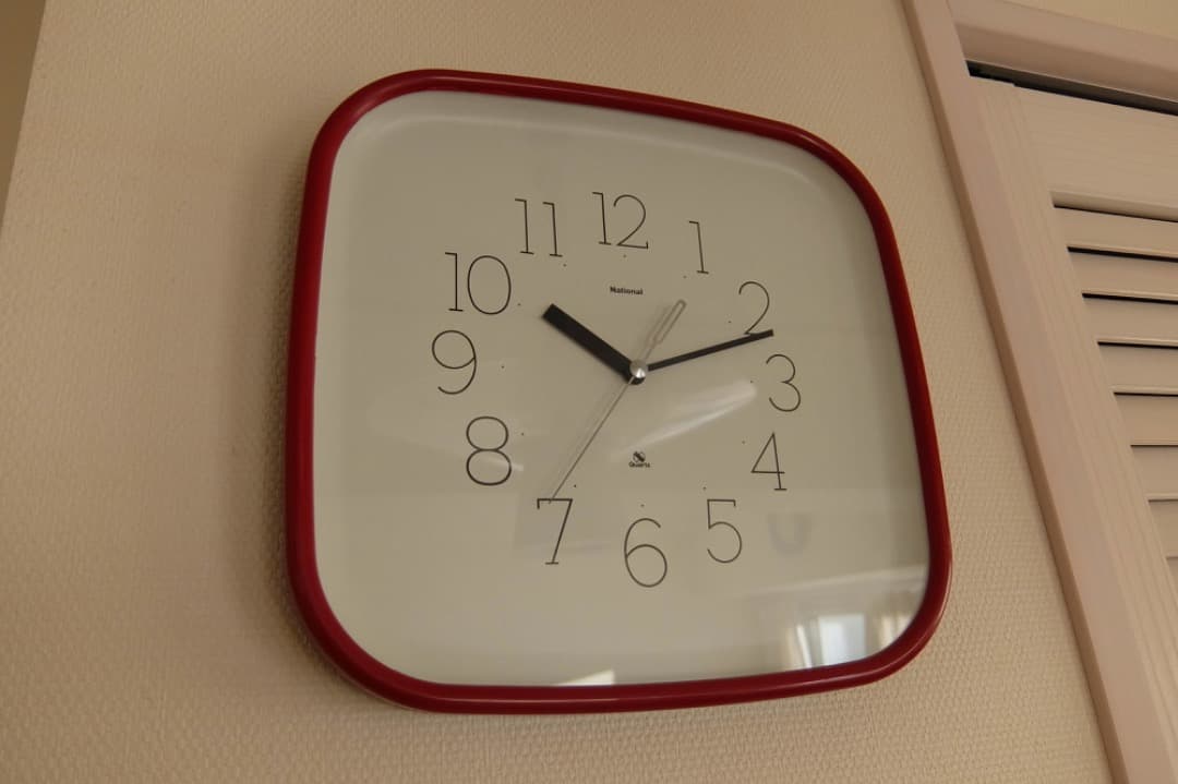 【美品】70’sナショナルクロック 掛時計 鮮烈レッドのラウンデッドレクタングル