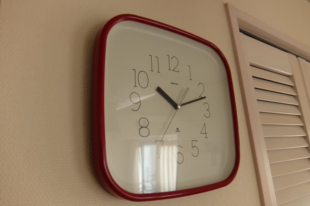 【美品】70’sナショナルクロック 掛時計 鮮烈レッドのラウンデッドレクタングル