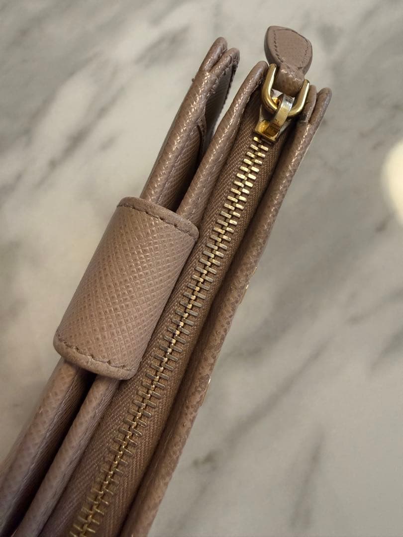 PRADA サフィアーノレザー財布　ピンクベージュ