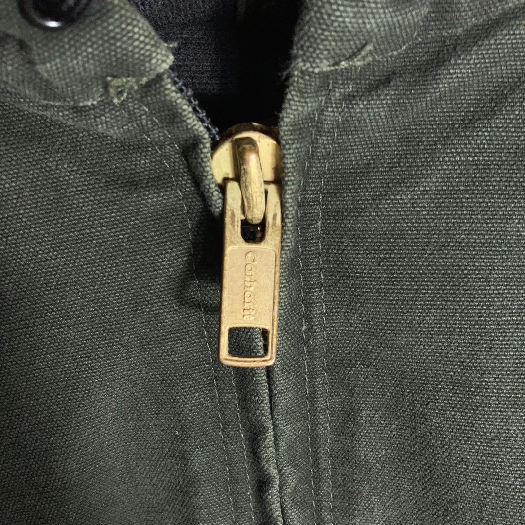 【人気カラー】Carhartt アクティブジャケット 革ロゴ モスグリーン.