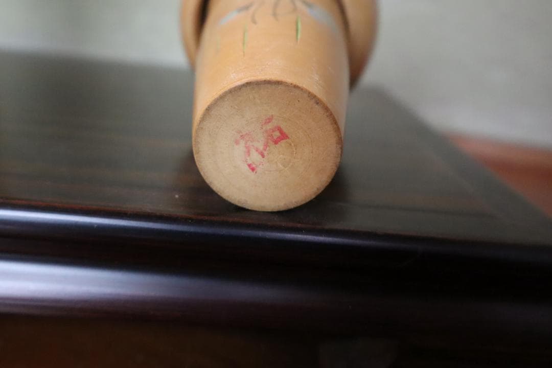 手描きの創作木製こけしセット