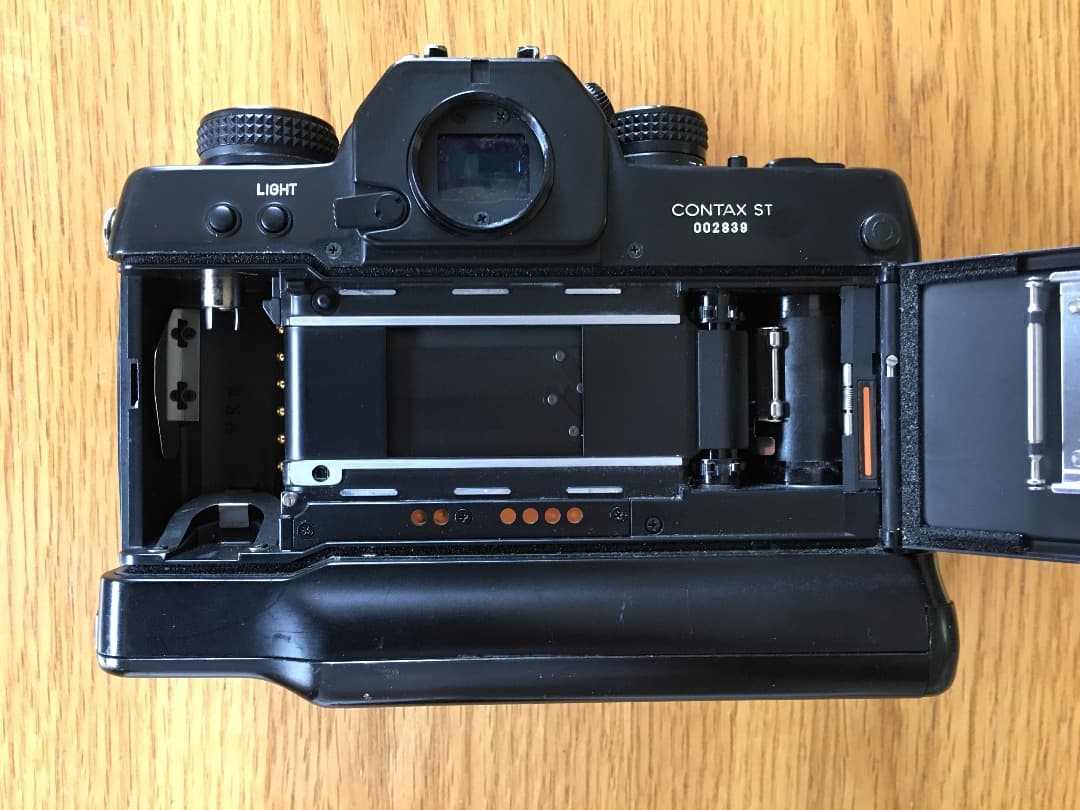 CONTAX ST フィルムカメラ　縦位置グリップ付き