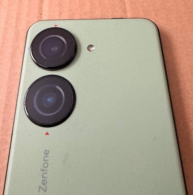 ASUS Zenfone10 オーロラグリーン