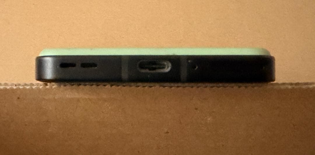 ASUS Zenfone10 オーロラグリーン