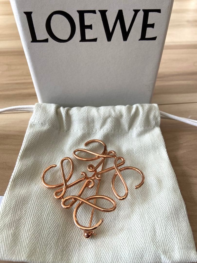 美品✨LOEWE アナグラム　ブローチ　ローズゴールド
