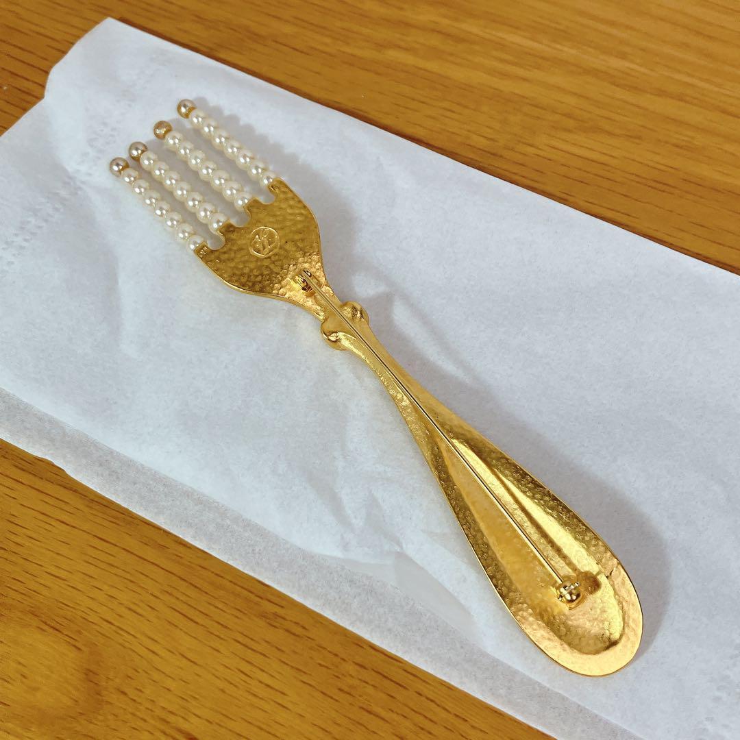 KARL LAGERFELD？ ブローチ フォーク モチーフ 4連 パール