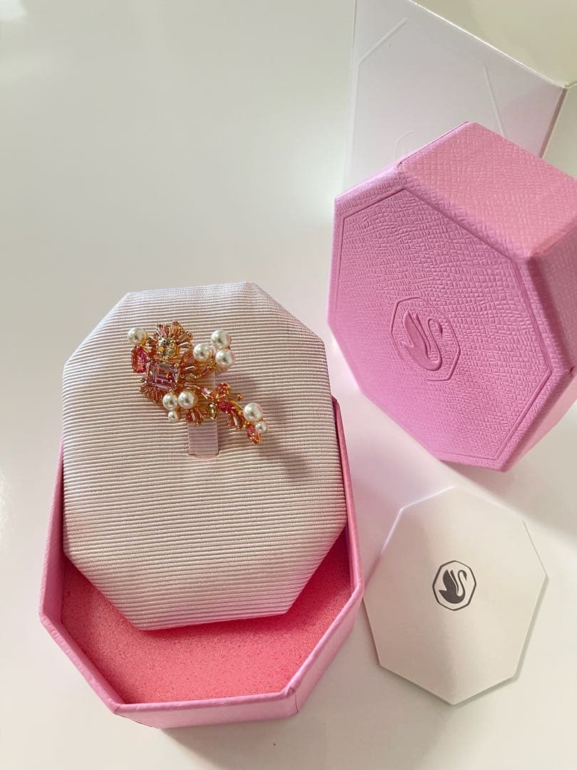 ※送料無料※新品未使用※スワロフスキー　ブローチ※