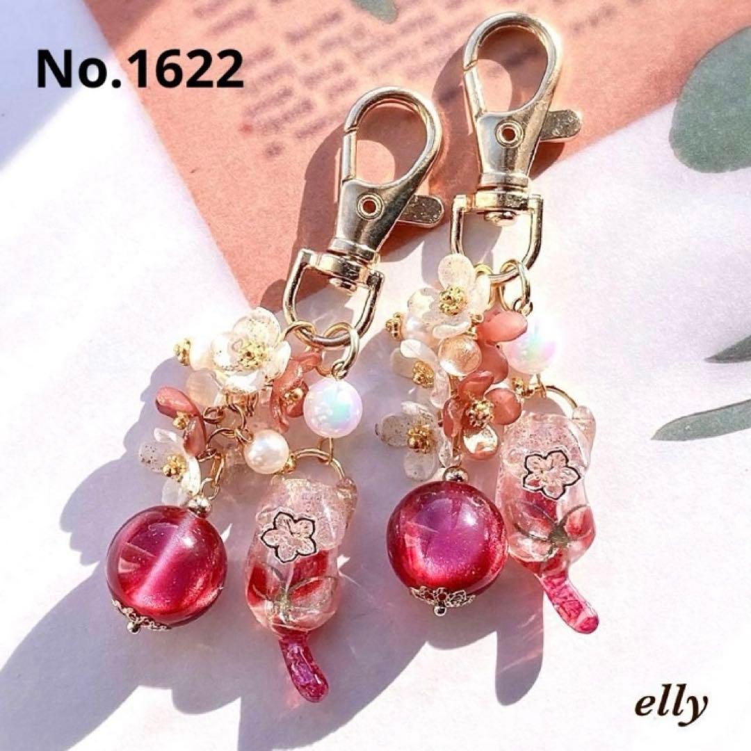 【やの様】1619.水引き　正月　天然石　牡丹　じゃれ猫　レジン　根付ストラップ