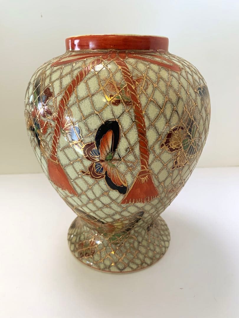 骨董　時代もの　金の網目に蝶々　花瓶　花入　古い物　古い花瓶