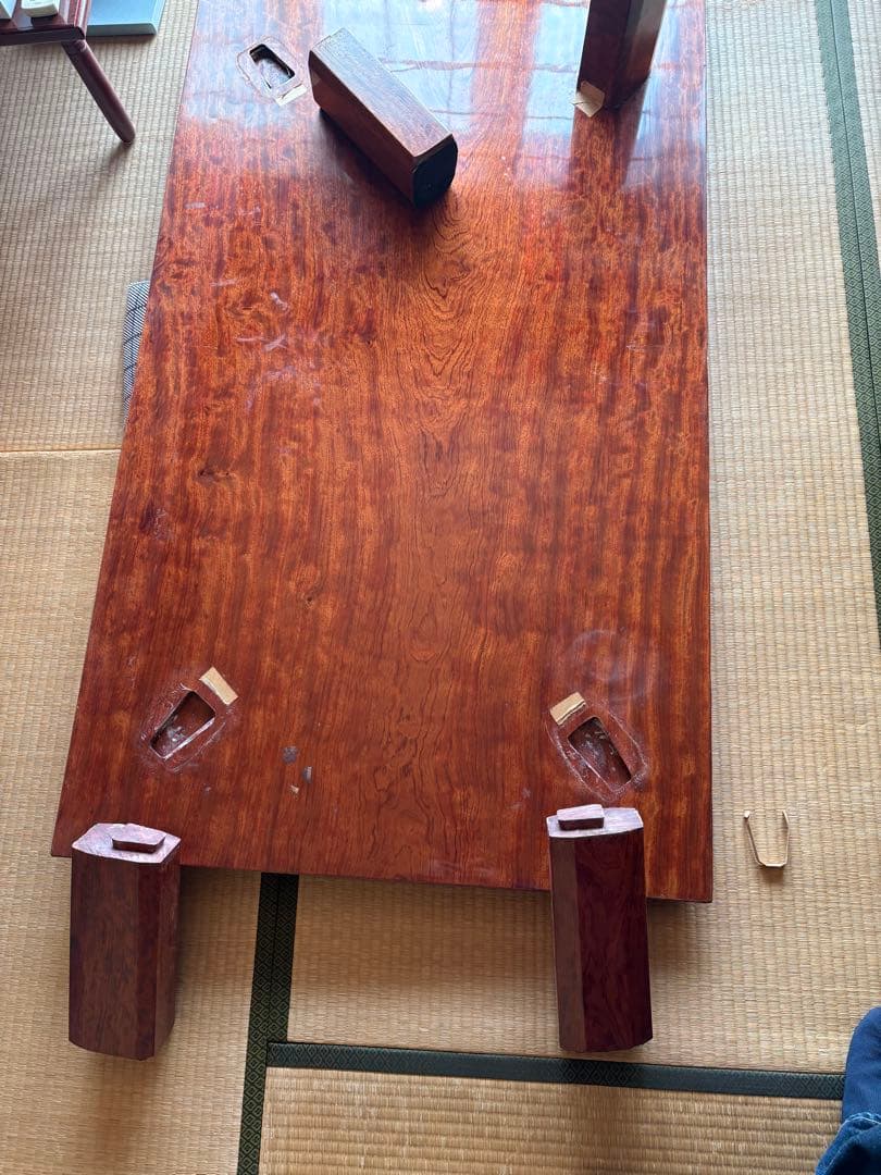 天然木（屋久杉かも）一枚板のテーブル　約152cm x 99cm