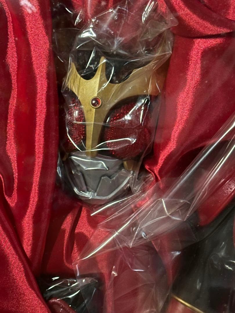 英雄烈伝仮面ライダー クウガ　unifive製　2001体限定　新品