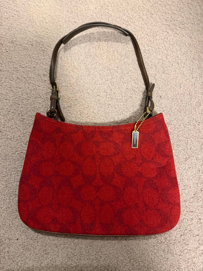 COACH 赤 ショルダーバッグ　コーチ　バッグ　ブランド