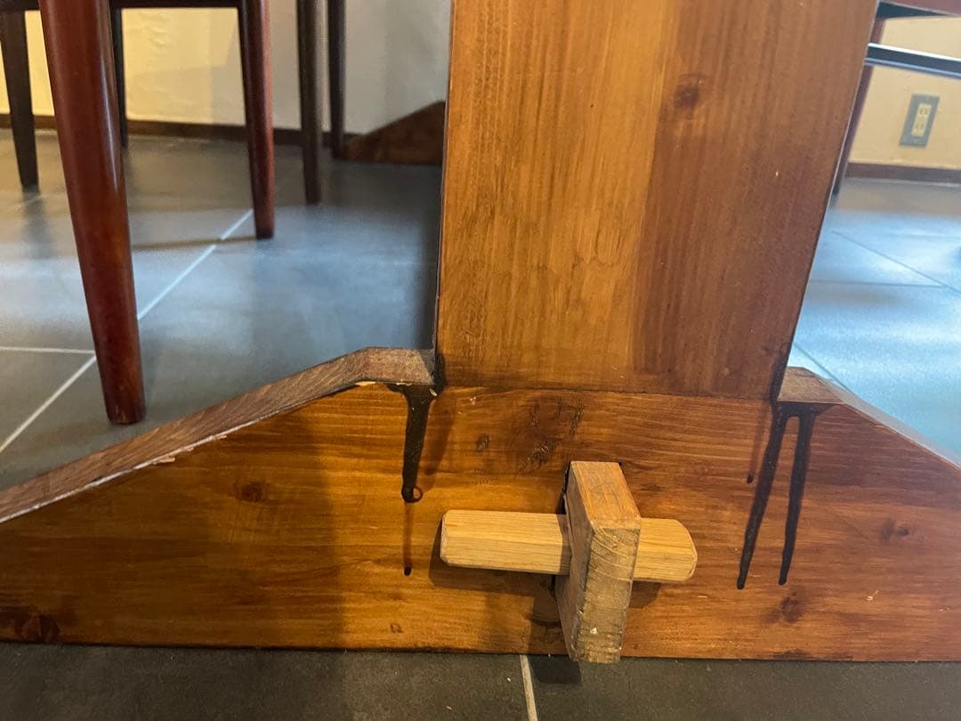 ダイニングテーブル　ログハウス風　天然木　　4人がけ　天板杉材　組み立て式