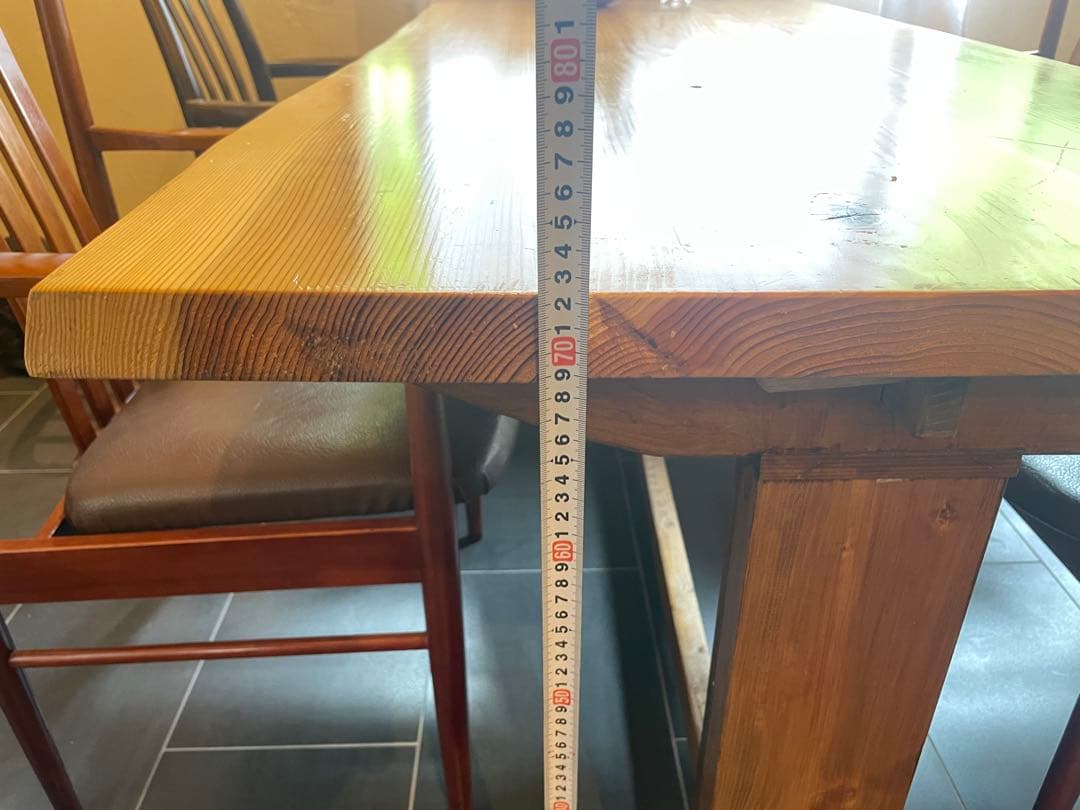 ダイニングテーブル　ログハウス風　天然木　　4人がけ　天板杉材　組み立て式