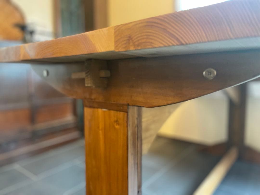 ダイニングテーブル　ログハウス風　天然木　　4人がけ　天板杉材　組み立て式