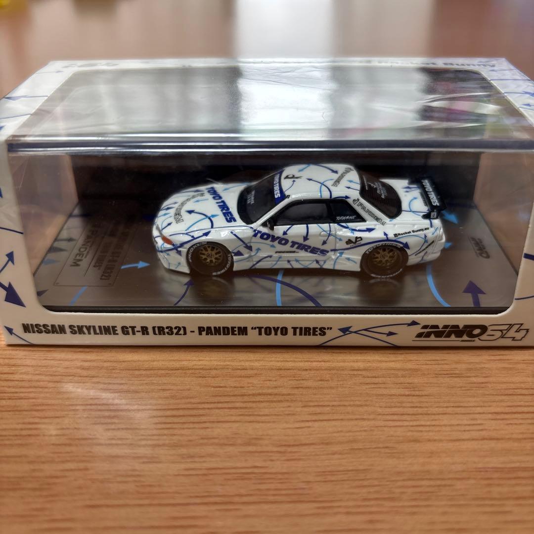 ミニカー inno64 SkylineGT-R R32 Pandem Toyo Tires