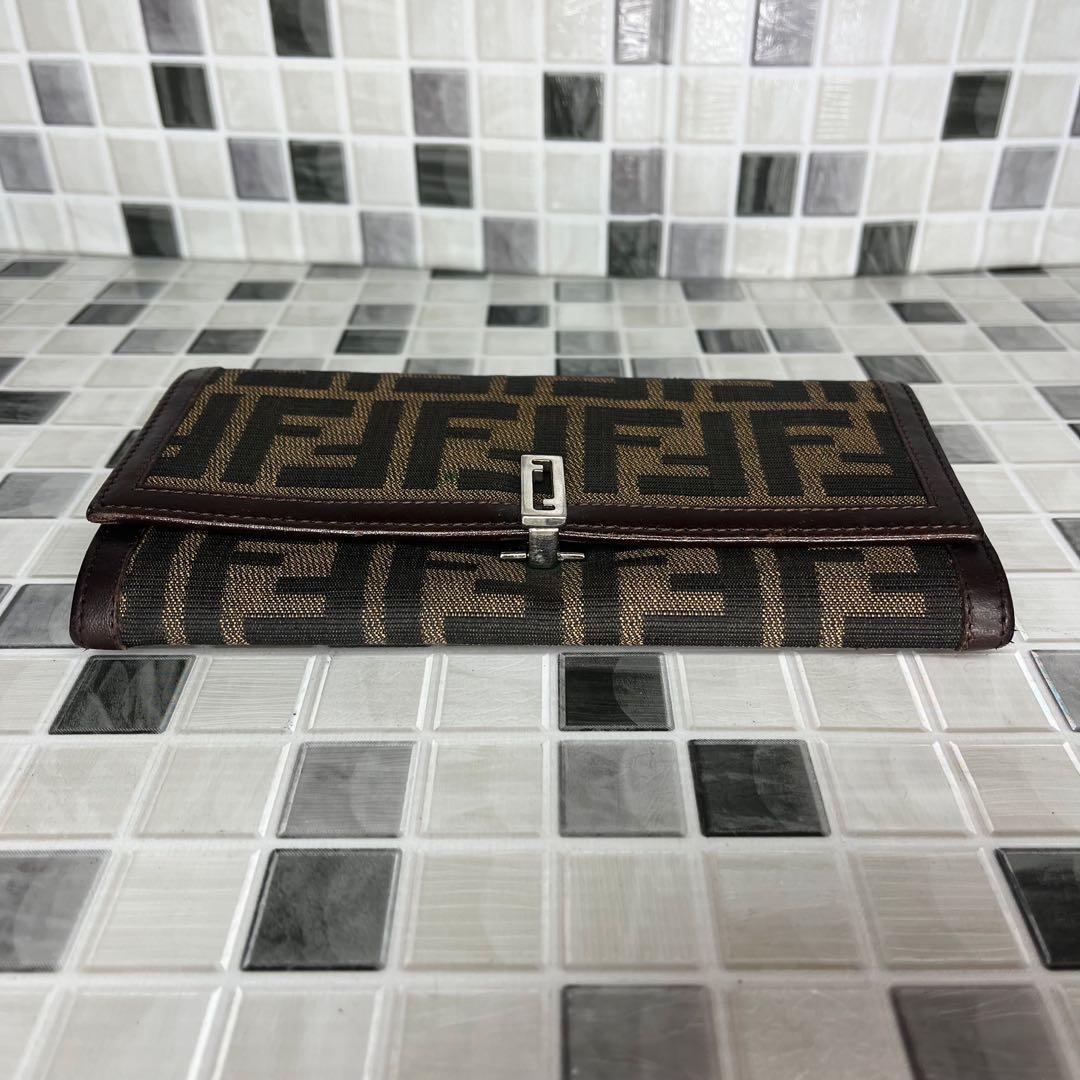 美品 FENDI フェンディ ズッカ柄 長財布 二つ折り財布