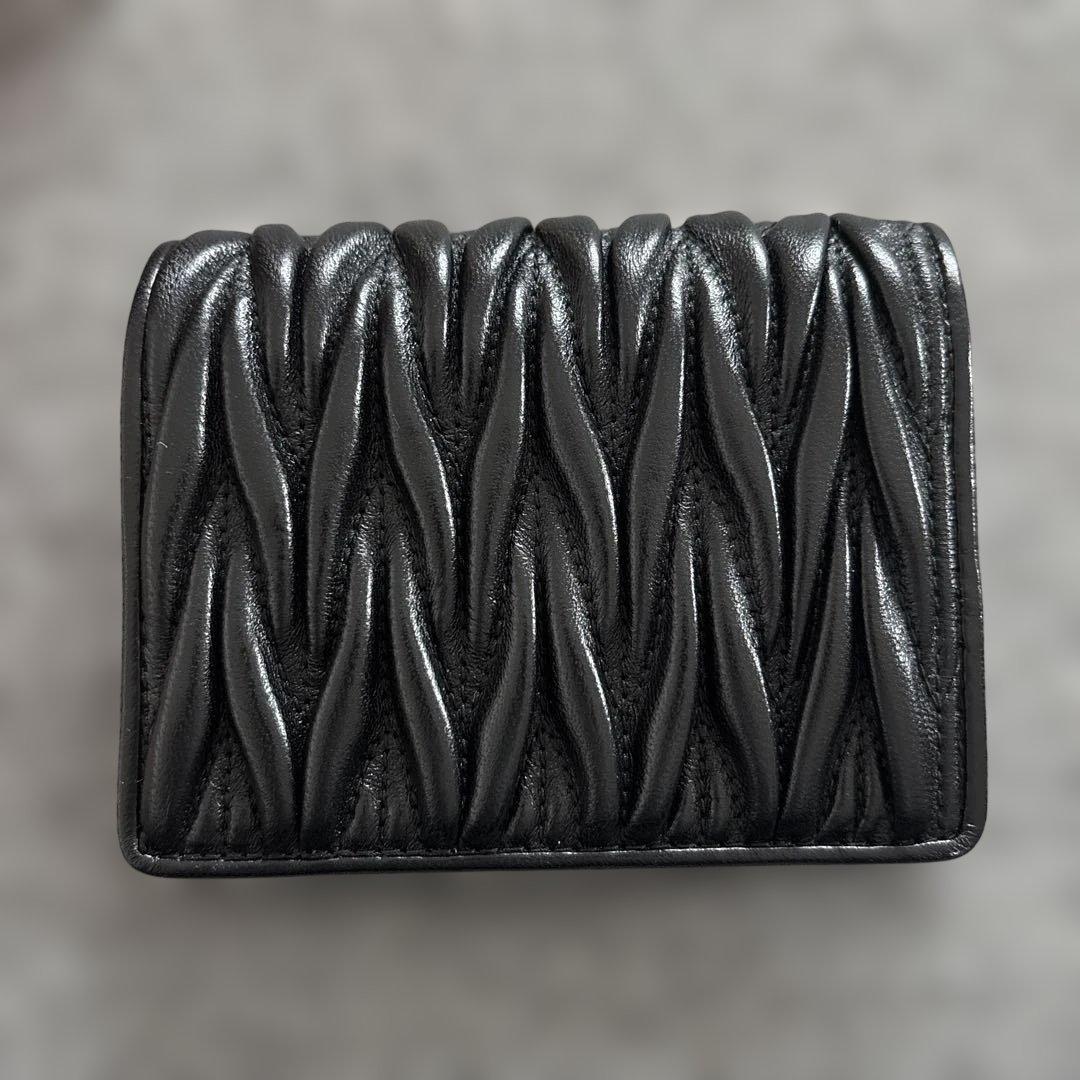 miu miu マテラッセブラック 二つ折り財布