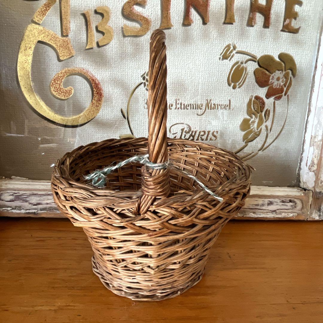 可愛い深めの手付きパニエ