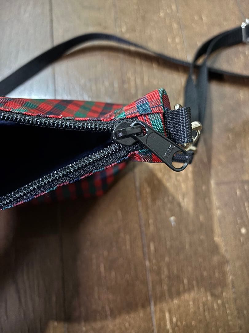 ファミリア　舟形ポシェット　赤