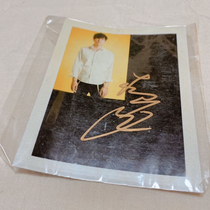 松山ケンイチ　直筆サイン入りポラロイド