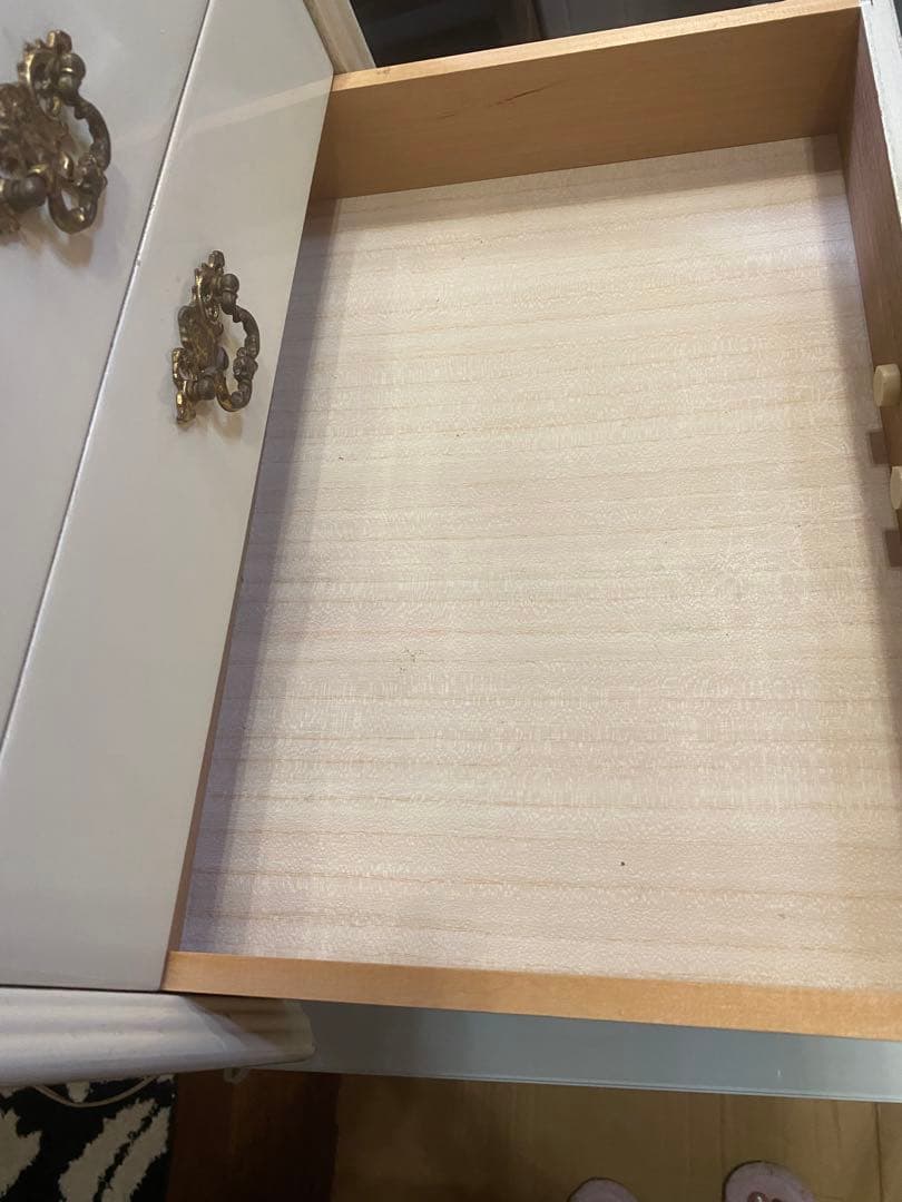 猫脚 ロココ♦️高級ブランド♦️ヴィンテージ♦️チェスト兼ナイトテーブル♦️コンセント付