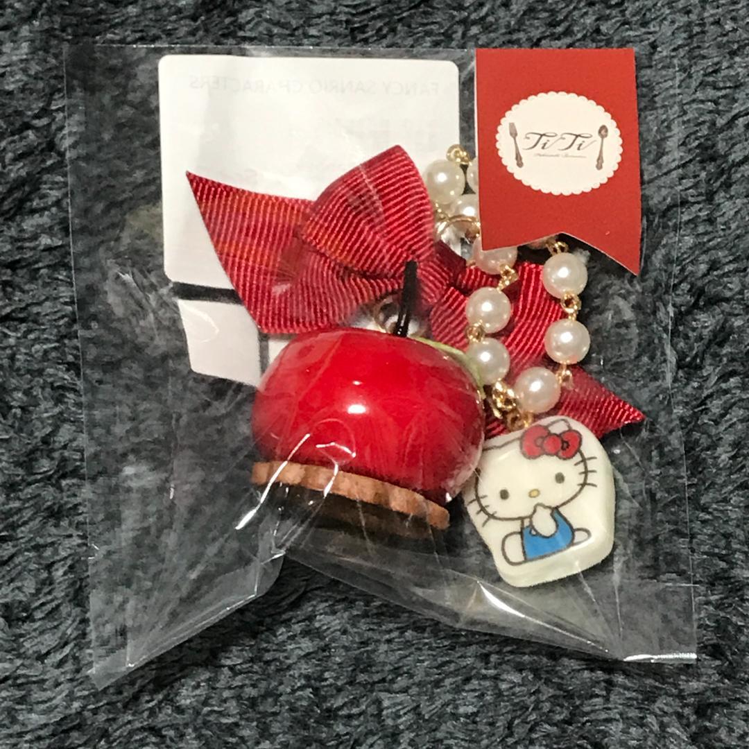 TiTi 　ハローキティ　バッグチャーム　キーホルダー　伊勢丹　サンリオ