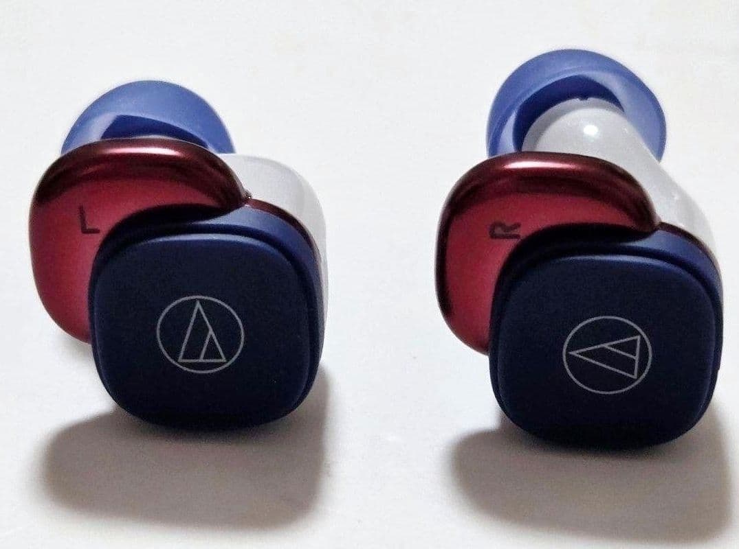 オーディオテクニカ　ワイヤレスイヤホン　ATH-SQ1TW2 NRD　新品に近い