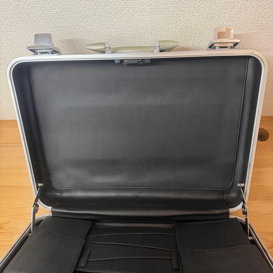 ゼロハリバートン アタッシュケース アルミ