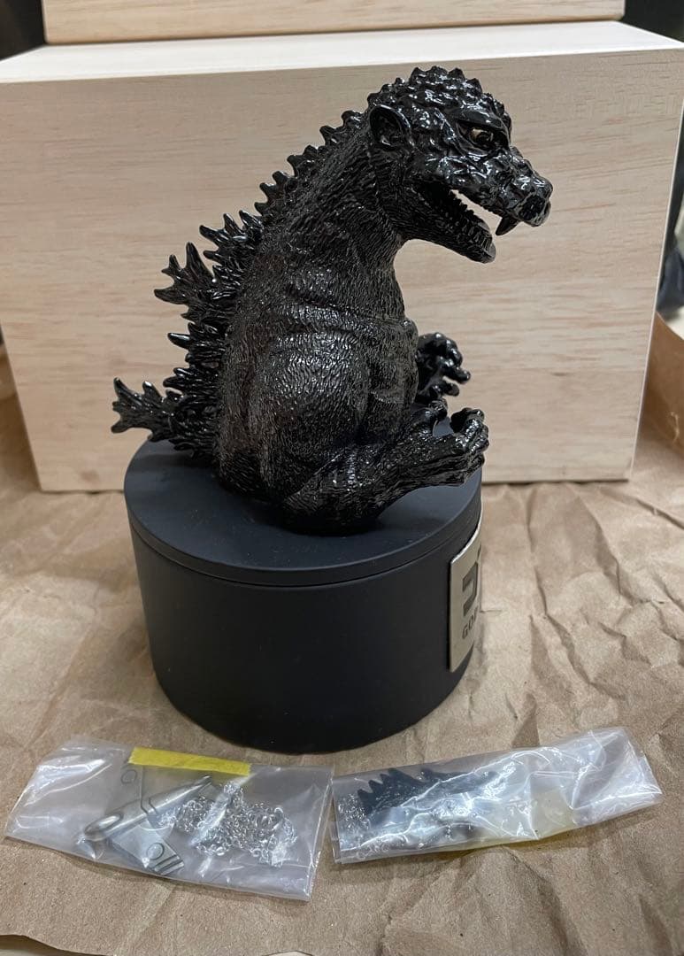 全世界【100体限定】ゴジラ 65周年 アクセサリースタンド プレミアムバンダイ