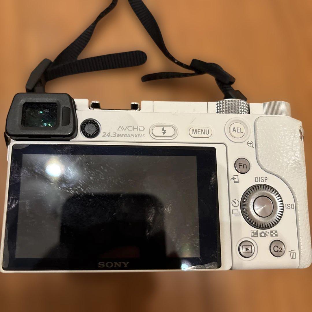 【低ショット1800回】SONY α6000 標準レンズセット ホワイト おまけ