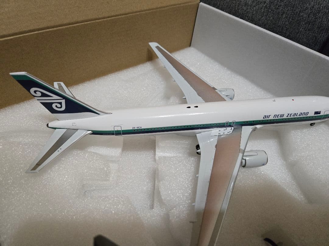 B767-300 ニュージーランド航空 1/200 INFLIGHT