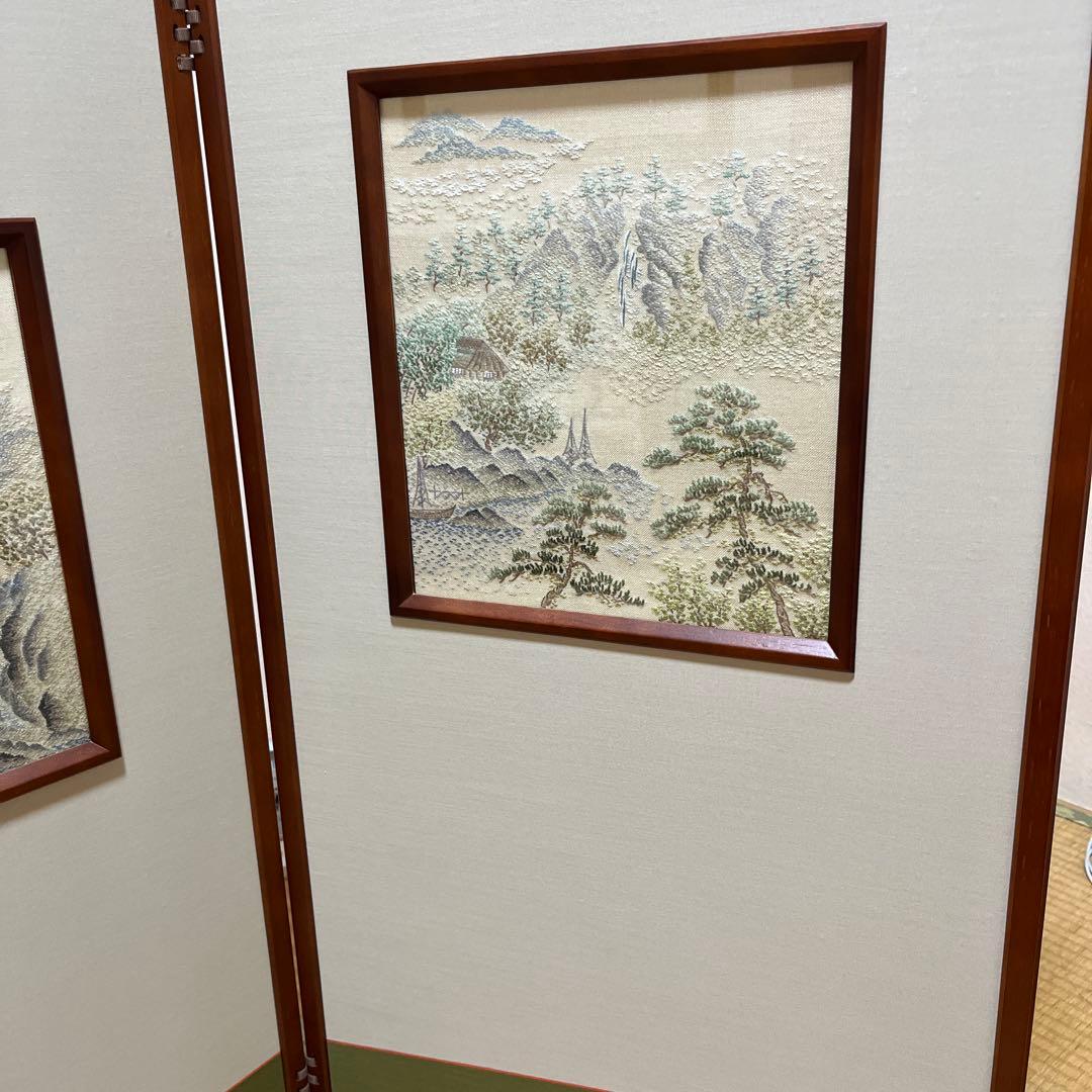 戸塚刺繍作品山水画 木製パーテーション 二つ折り式