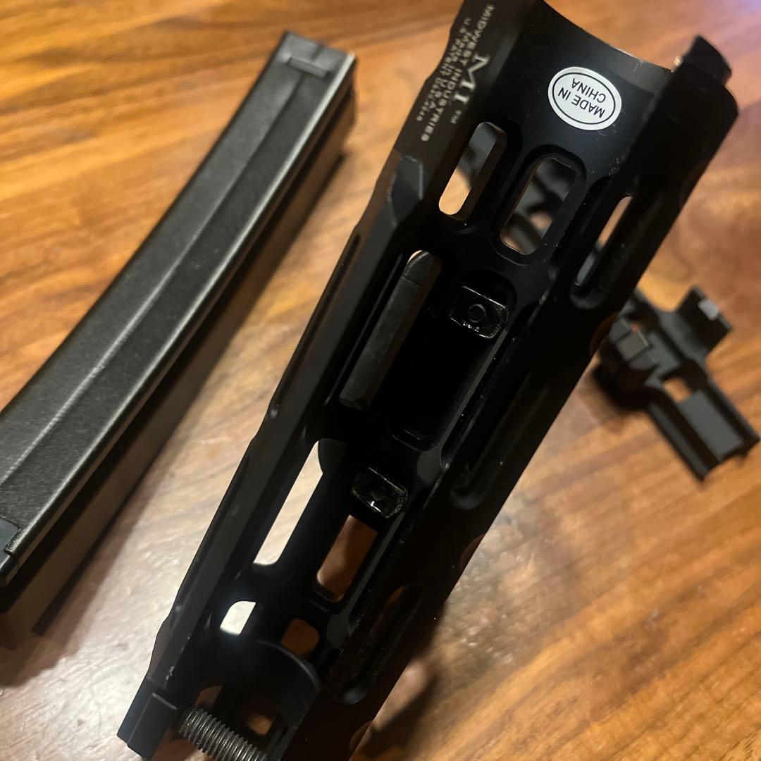 次世代mp5対応MIタイプハンドガードフォアグリップ20mmレール　純正マガジン