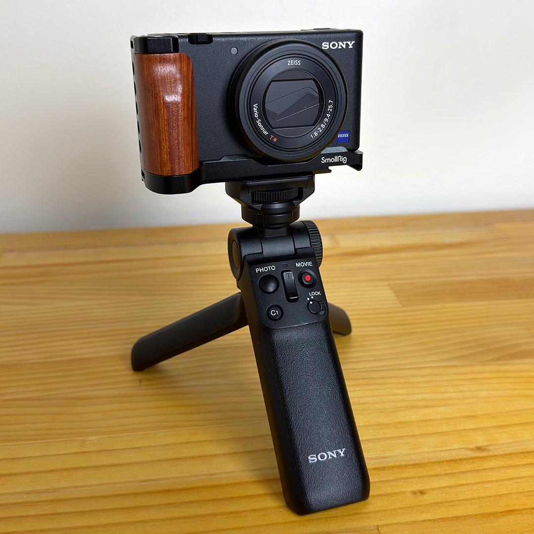 SONY VLOGCAM ZV-1G ＋ SmallRig木製カメラリグ付き