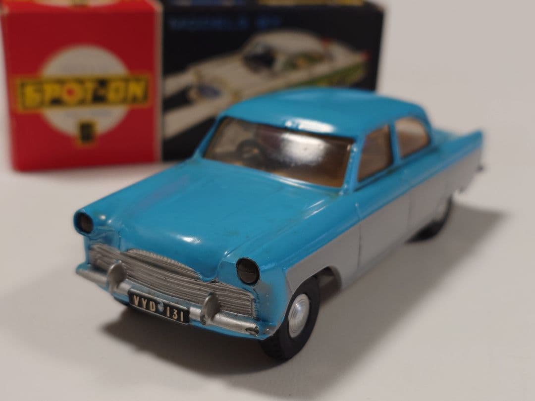 ミニカー SPOT - ON FORD ZODIAC with head light