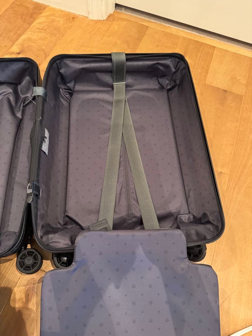 RIMOWA ブラック キャリーケース 4輪