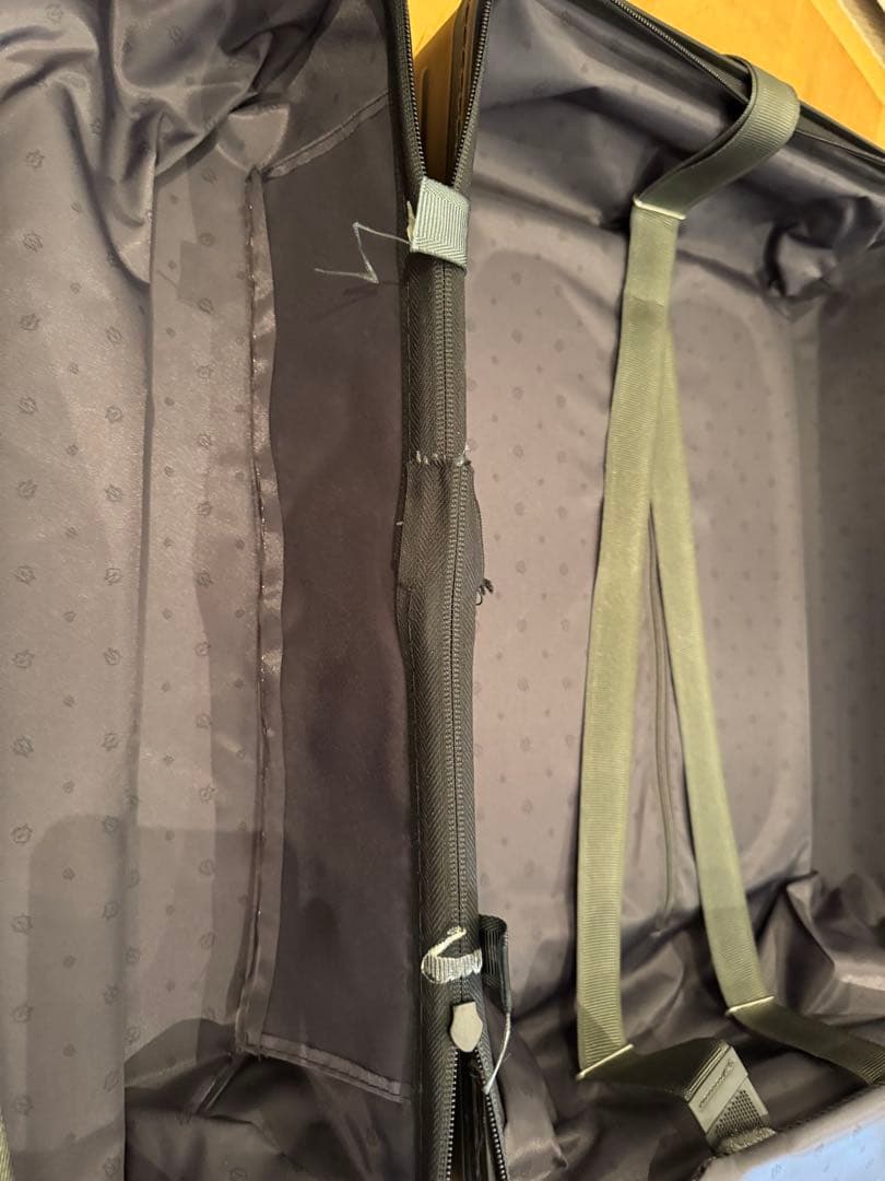 RIMOWA ブラック キャリーケース 4輪