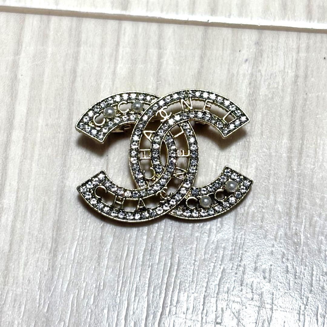 CHANEL ロゴ　ゴールド ブローチ