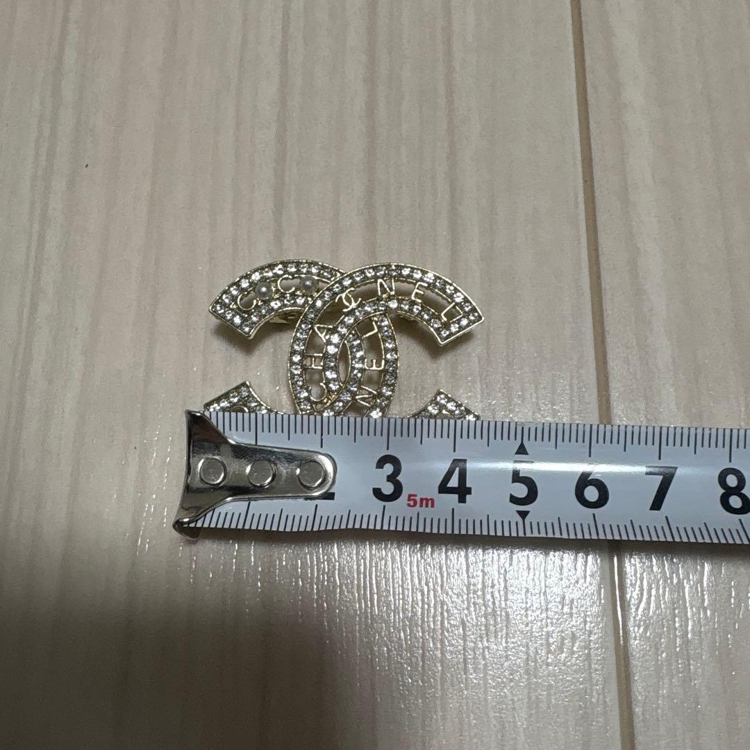 CHANEL ロゴ　ゴールド ブローチ