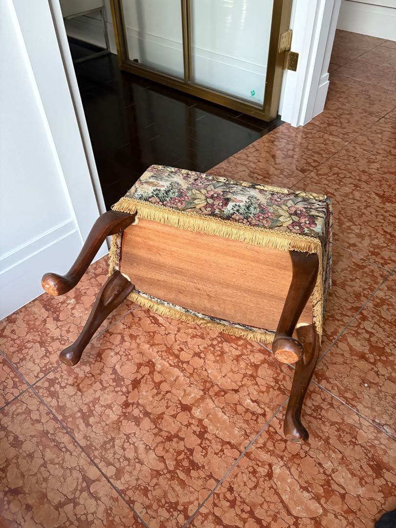 ✴︎イギリスヴィンテージ ソーイングボックス✴︎ 収納に ゴブラン織 木製 猫脚