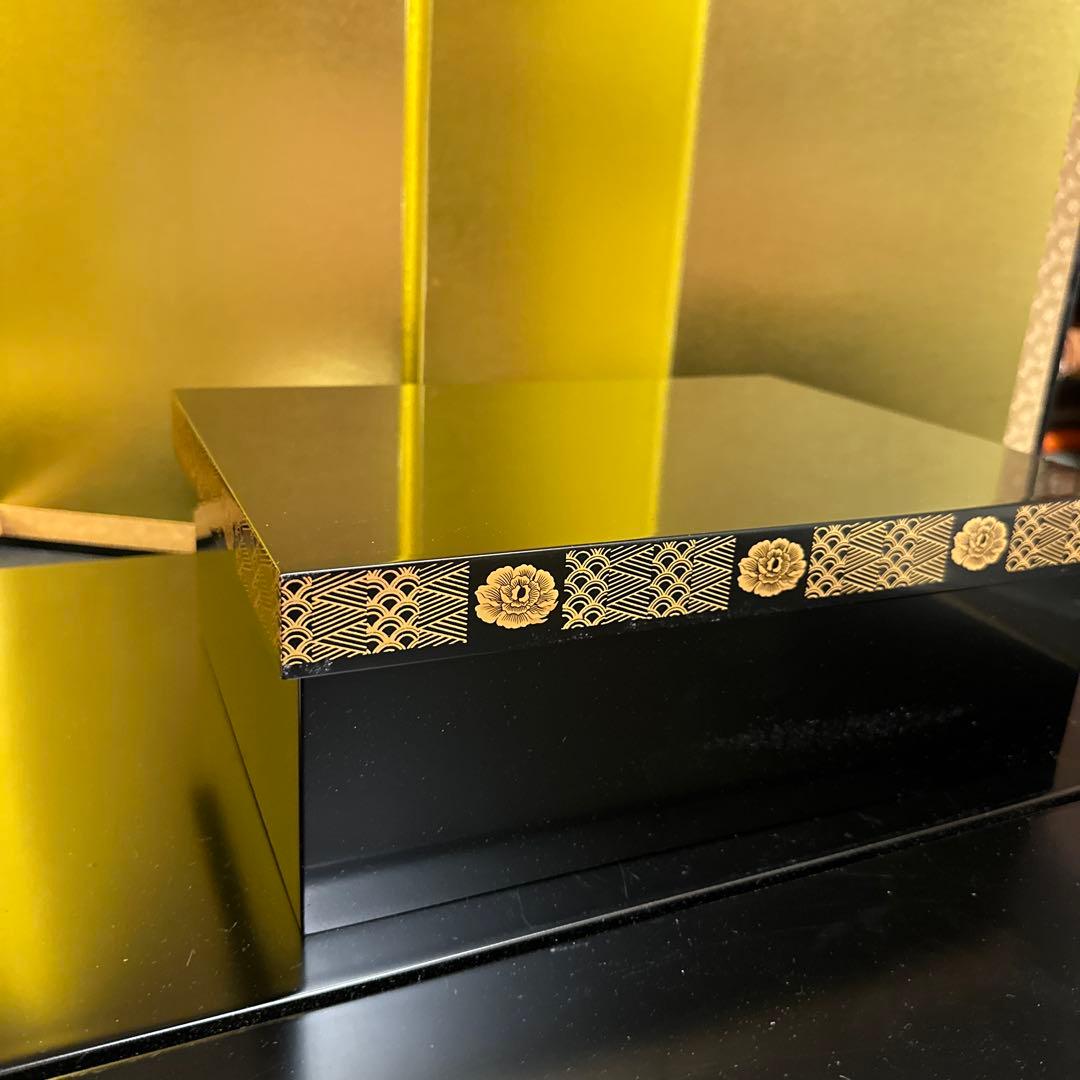 コシノヒロコ　漆器