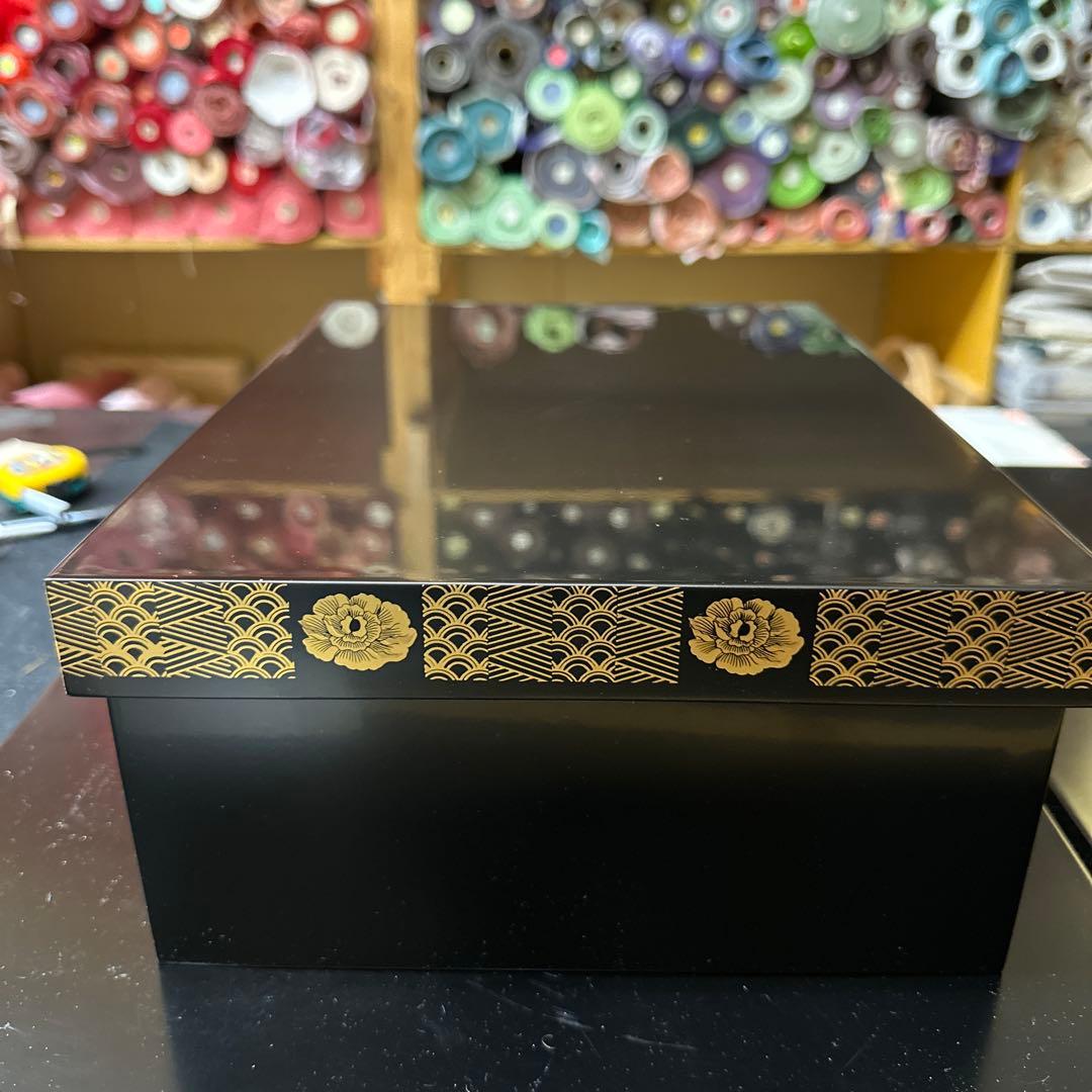 コシノヒロコ　漆器