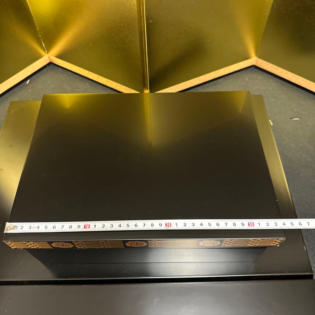 コシノヒロコ　漆器