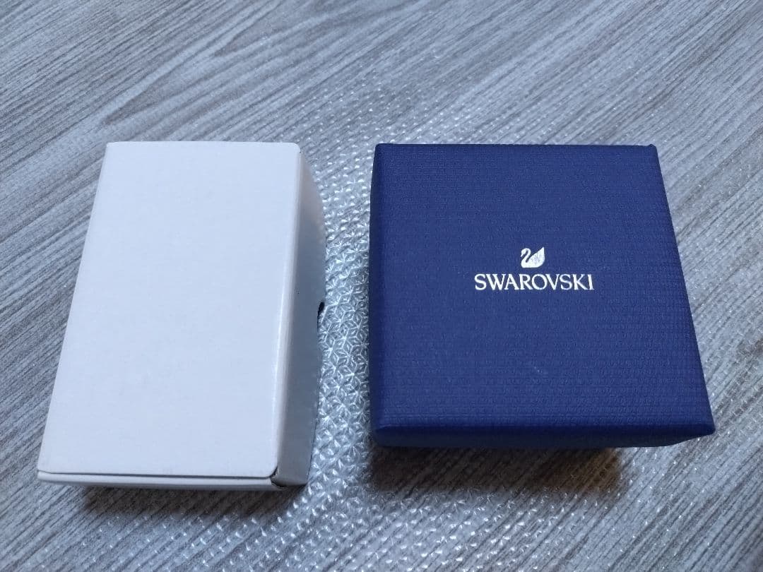 SWAROVSKI　うさぎ　置物　台座付き