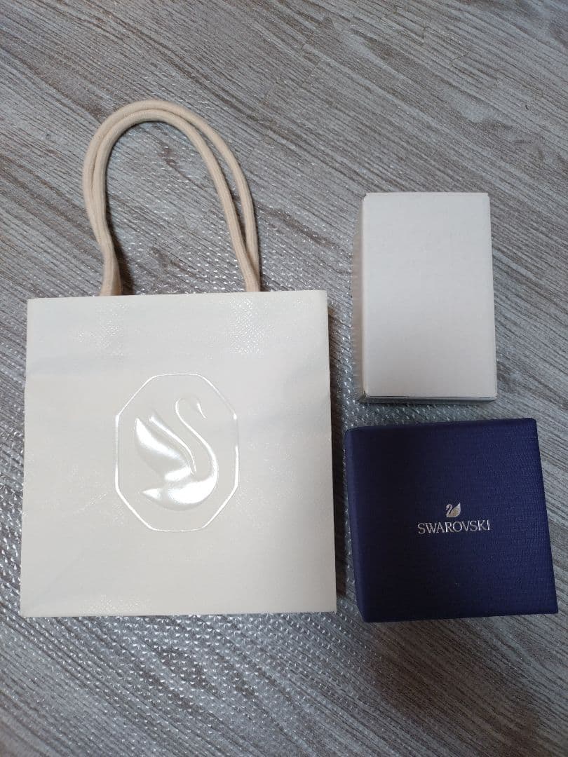 SWAROVSKI　うさぎ　置物　台座付き