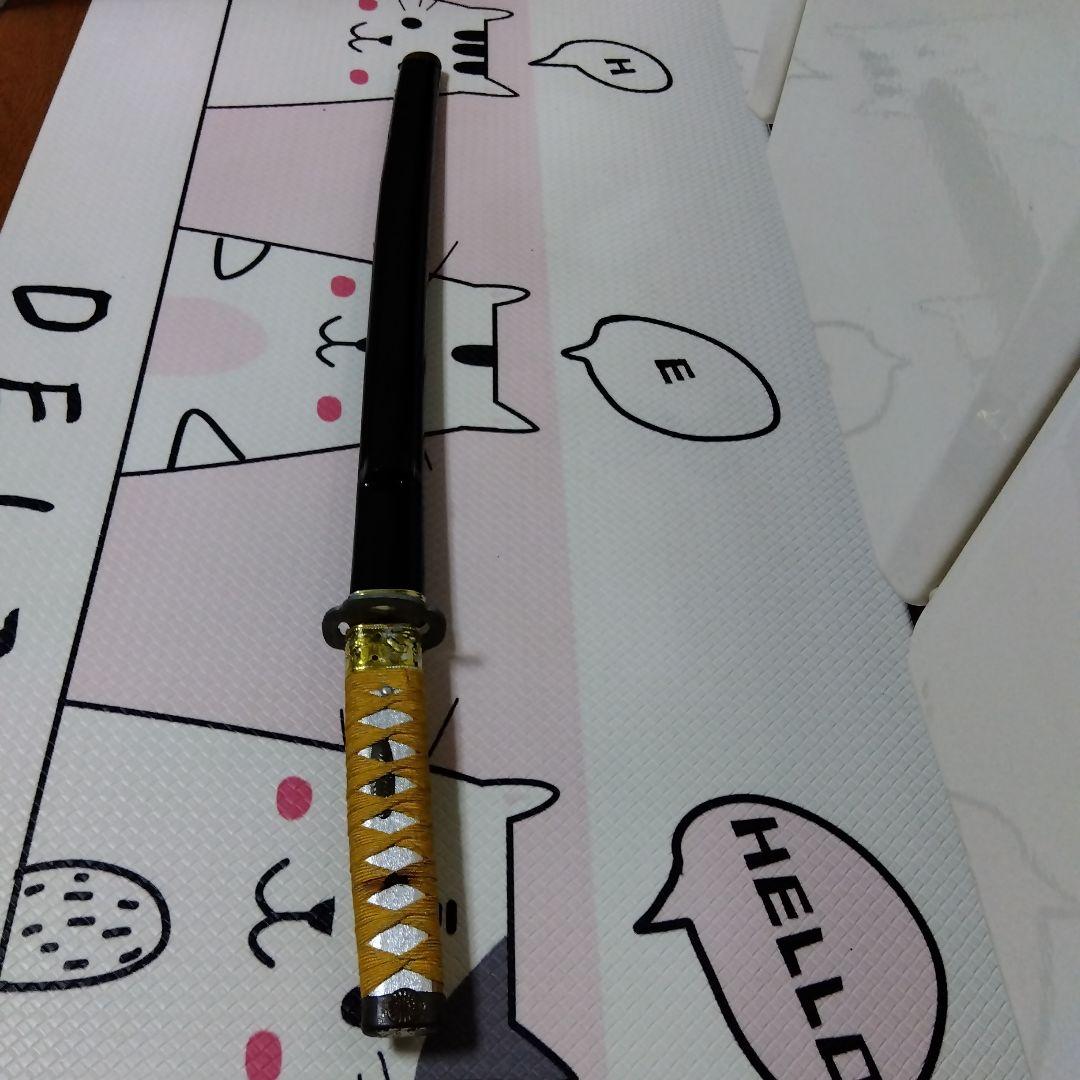 刀 黒と黄色のグリップ　模造刀　レプリカ　玩具